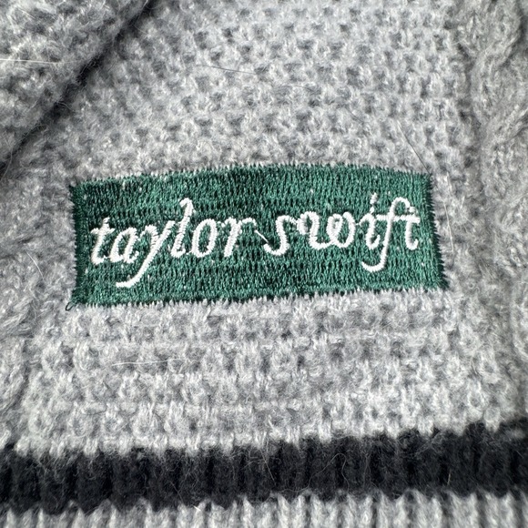 Taylor Swift Inspired 2020 Holiday Cardigan Size XL/2XL - Picture 2 of 9